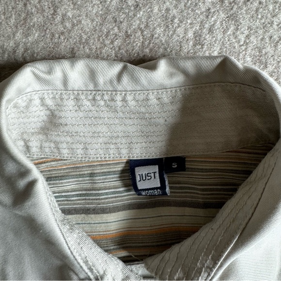 Cropped trench coat with silver hardware - Picture 6 of 6